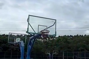 卧槽，牛X！民间大神在野球场秀各种炸裂暴扣！
